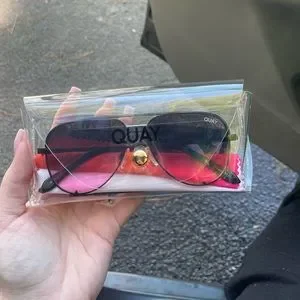 NEW QUAY HIGHKEY MEDIUM BLACK/PINK FADE Quay High Key Sunglass Black Pink Fade | TikTok main image 4